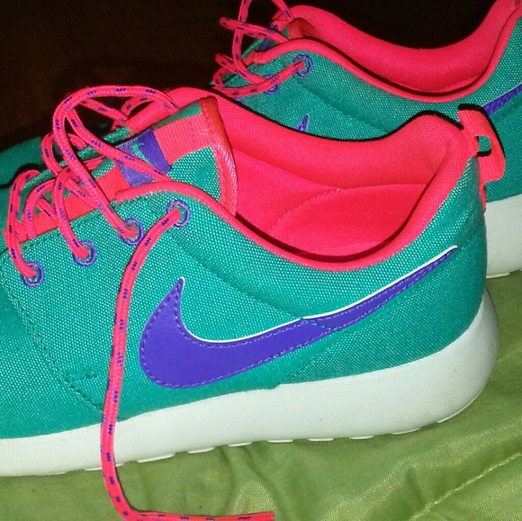 Nike shoes - Picture 1 of 1